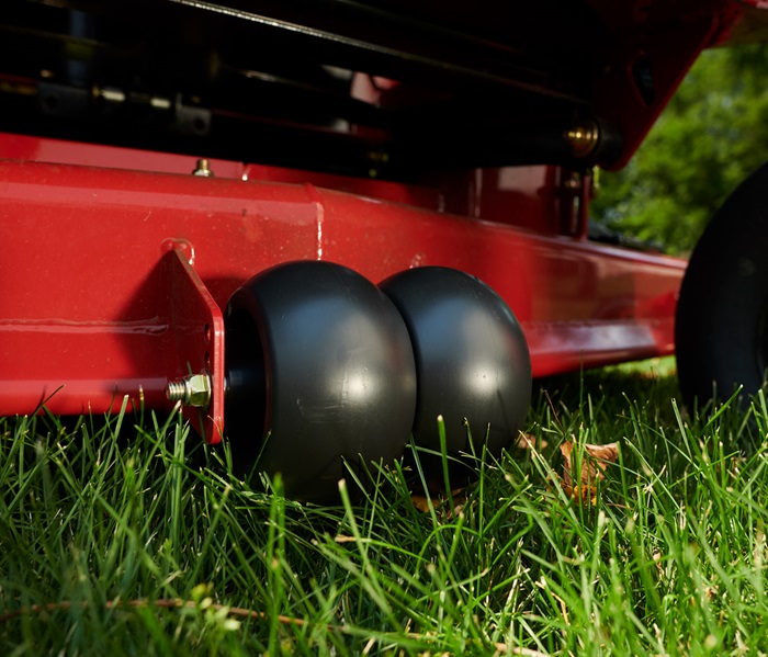 Антискальпирующие ролики защищают газон от повреждений и способствуют повышению качества стрижки.